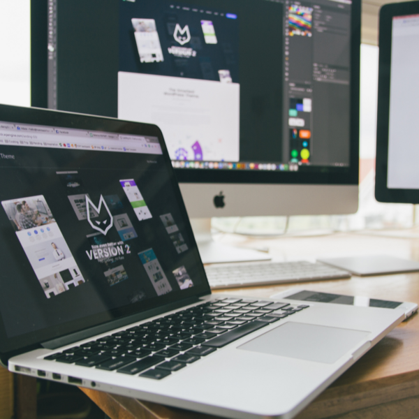 Visual zu modernen Webdesign-Trends 2025 mit Fokus auf Nutzerzentrierung, Performance und digitale Innovation.